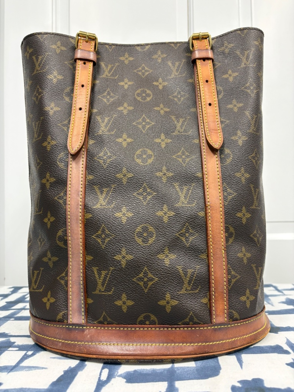 Vintage 90’s Louis Vuitton Bucket Bag Monogram Canvas—NEW INTERIOR - Picture 4 of 14